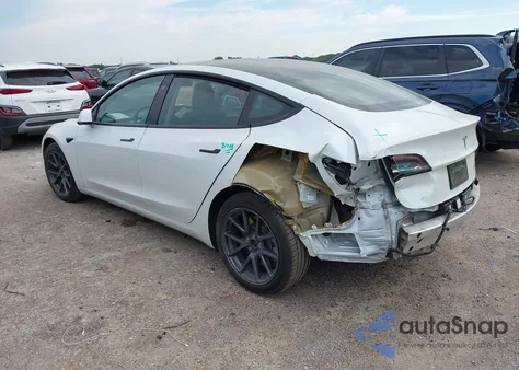 2022 Tesla Model 3 Long Range Dual Motor All-Wheel Drive z USA, uszkodzony, nr VIN 5YJ3E1EB4NF182924